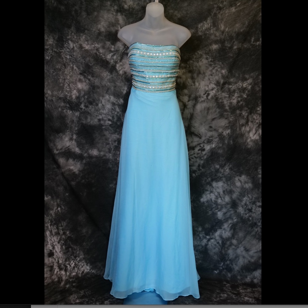 Paris by Mon Cheri - 116780 -Size 14 - Blue